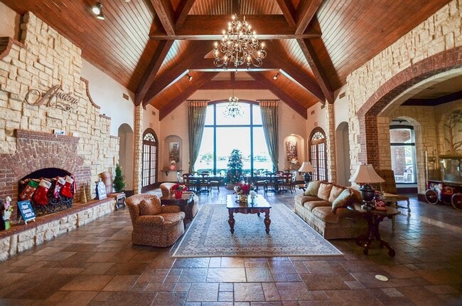 Building Photo - 5835 Stratford Gardens Dr