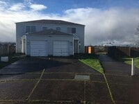 Building Photo - Updated Duplex -3 Bedroom 1.5 Bath - 4886 Fergus Avenue!