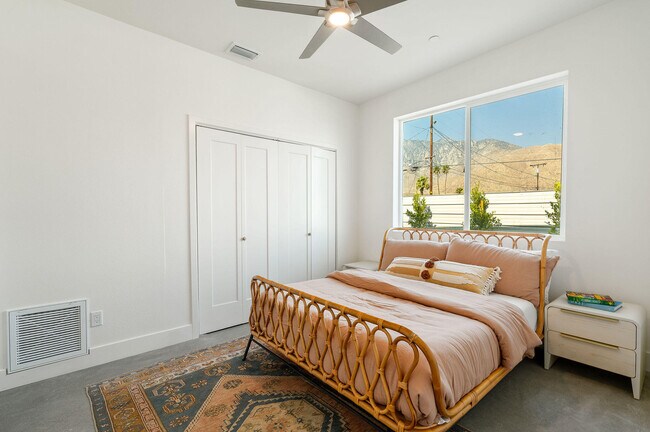 Building Photo - 361 W Sunview Ave