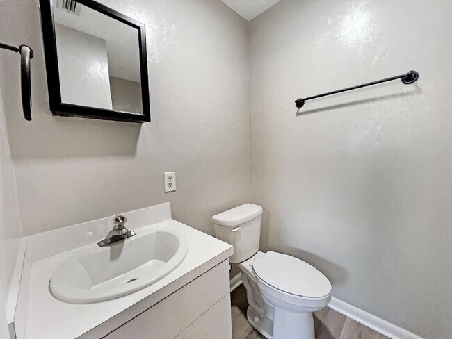 Building Photo - 27915 Washington St