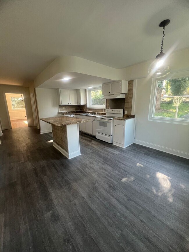 Building Photo - Spacious 4-Bedroom Brick Home with Hardwood Floors and Walk-In Closet