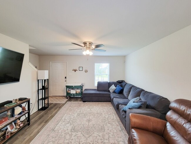Building Photo - 2 Story Home in the Crown Point Community!...