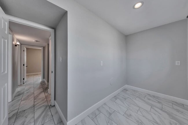 Building Photo - Exceptional 6-Bedroom Home with Pool Near ASU Campus