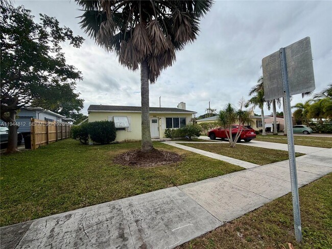 Building Photo - 935 Churchill Rd