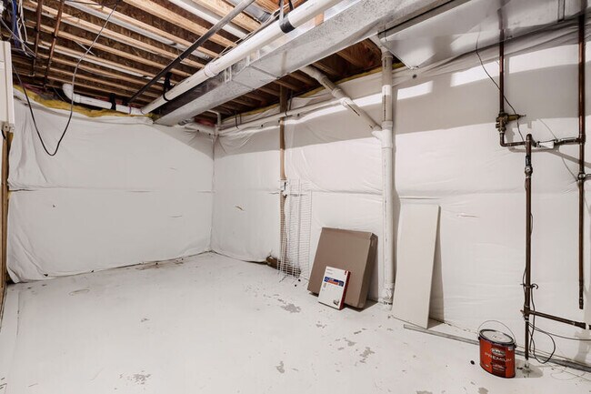 Building Photo - 9506 Hollydale Ct