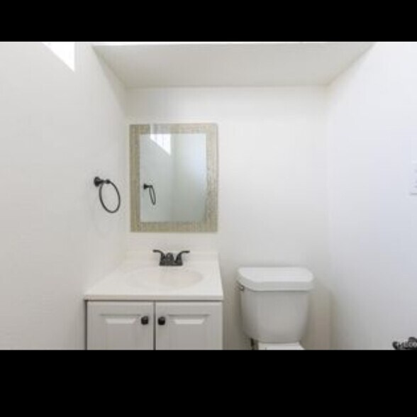 Building Photo - 10454 Grant Dr