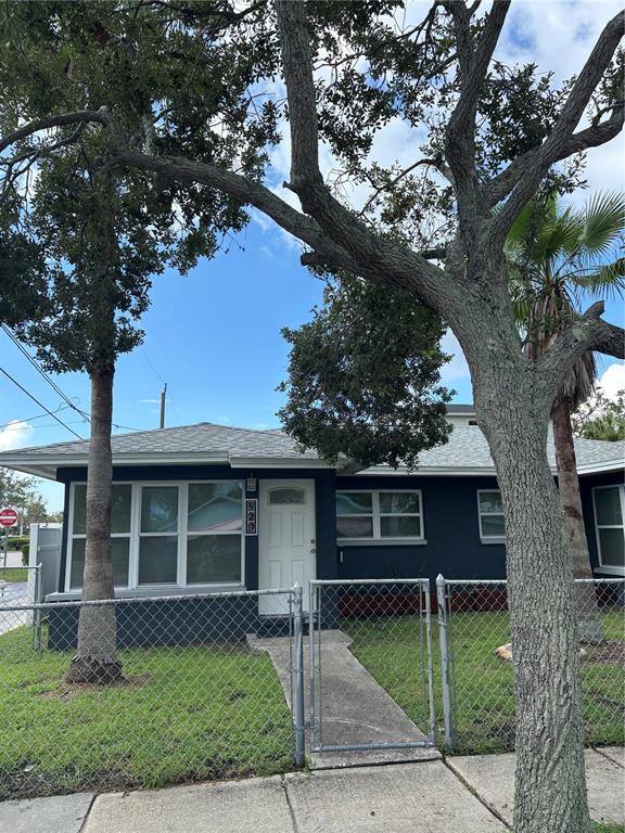 Building Photo - 420 15th Ave S