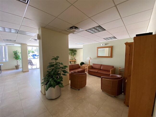 Building Photo - 3000 E Sunrise Blvd