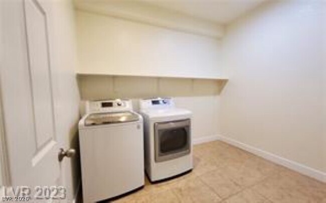 Building Photo - 9570 Rickshaw St