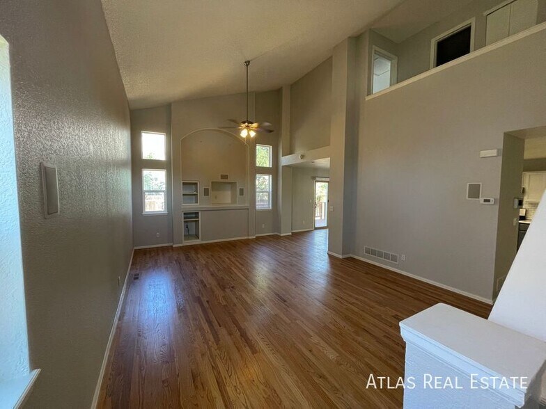 Building Photo - 5045 Sweetgrass Ln