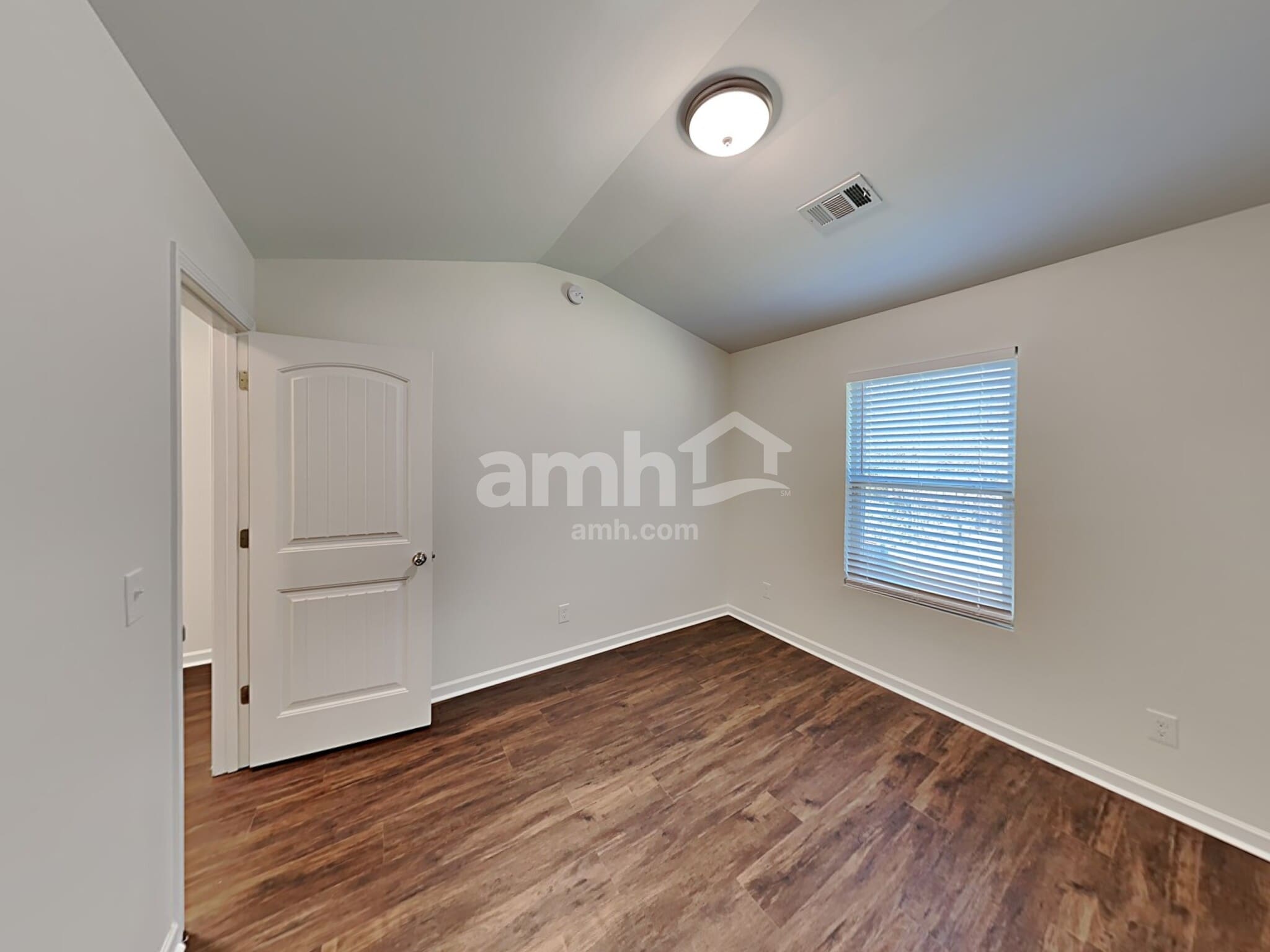 Building Photo - 351 Shady Glen