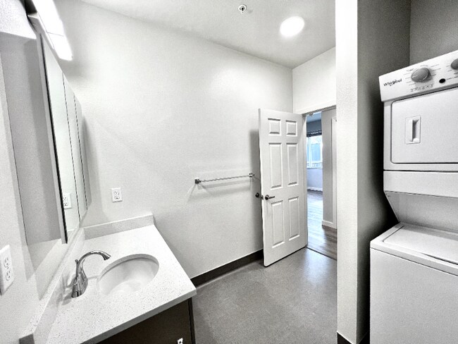 Building Photo - 2330 Yakima Ct