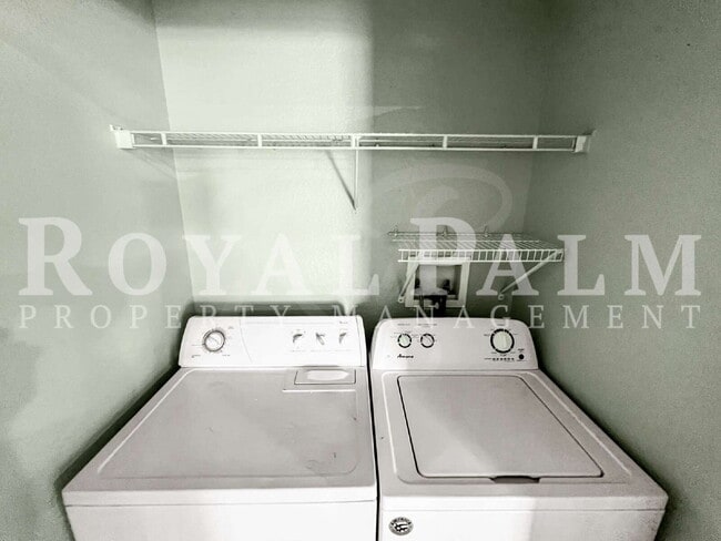 Building Photo - 1909 SW Santa Barbara Pl