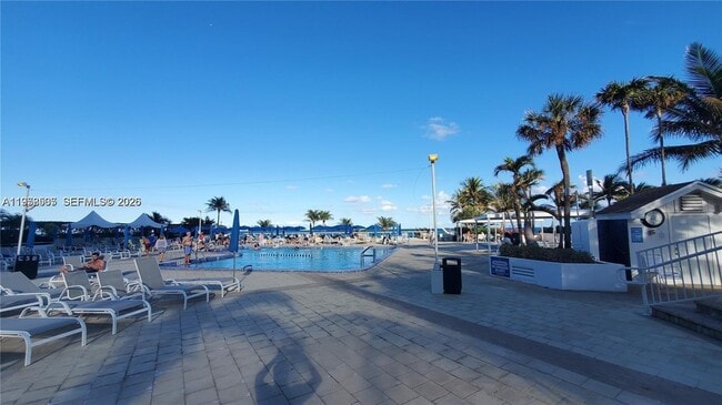 Building Photo - 2030 S Ocean Dr