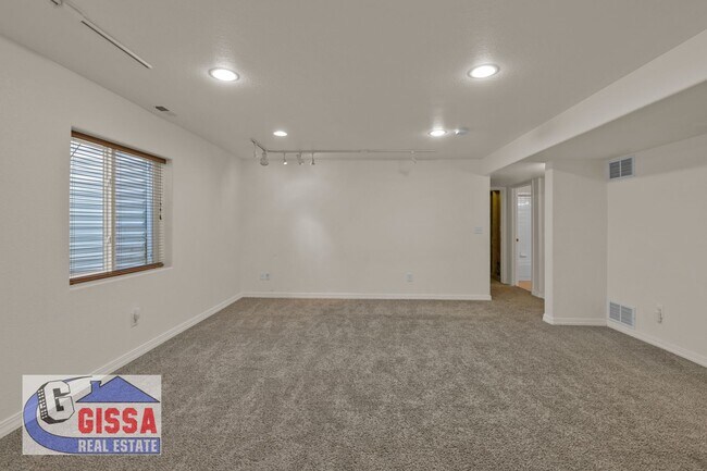 Building Photo - Beautiful home available to move in on 08/05/2026 but not before!