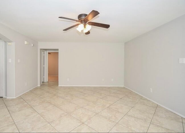 Building Photo - 24542 Lakecrest Village Dr