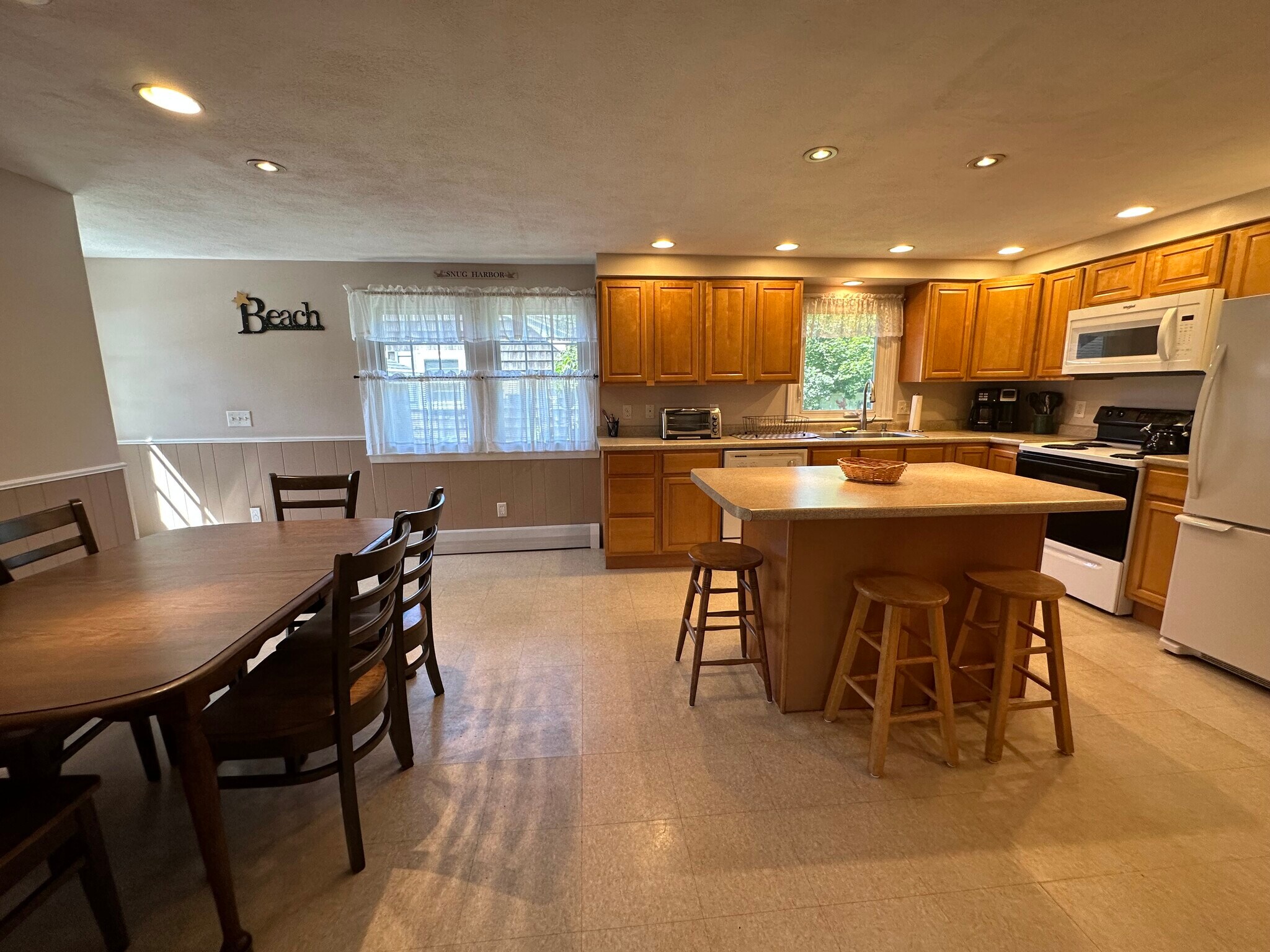 Building Photo - 100 Hull St