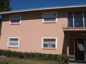 Building Photo - 5885 Dahlia Dr
