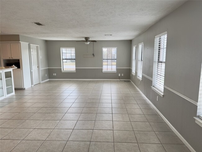 Building Photo - 22 Sue Ln