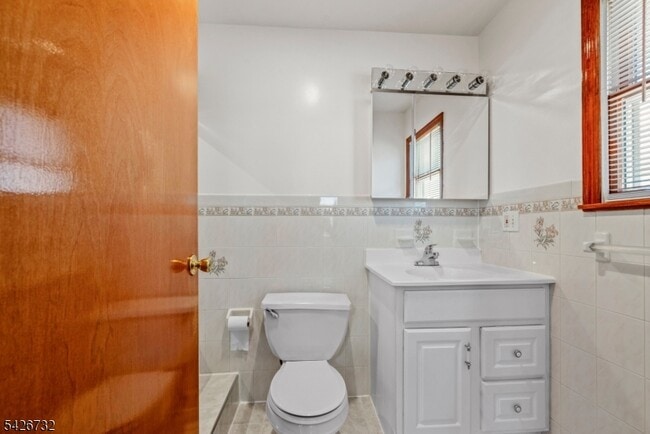 Building Photo - 937 Grove St