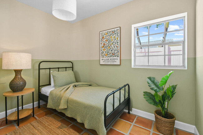 Building Photo - 815 N Ocean Breeze
