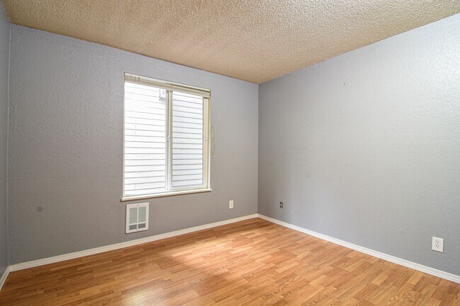 Building Photo - Shoreline Two Bedroom Condo