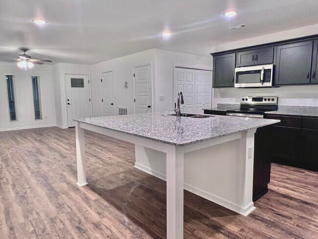 Building Photo - 1100 Pawpaw Pl