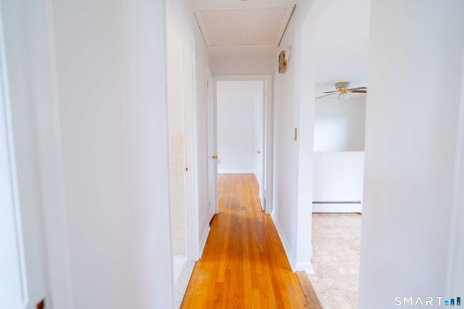 Building Photo - 326 Grovers Ave