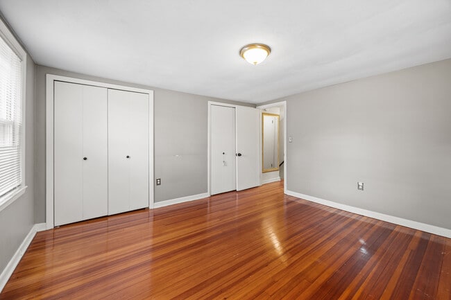 Building Photo - 678 Bartholomew Rd