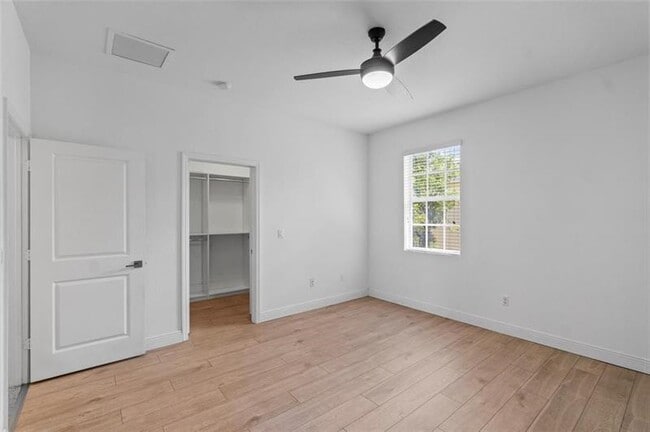 Building Photo - 1102 NW 40th Way
