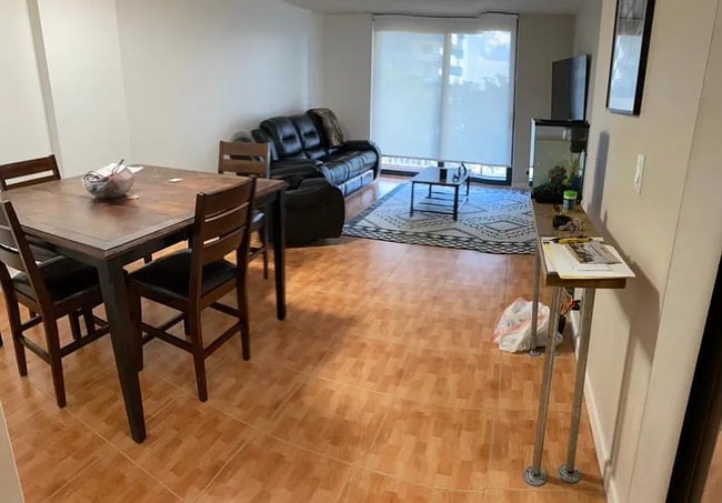 Building Photo - 901 Hillcrest Dr