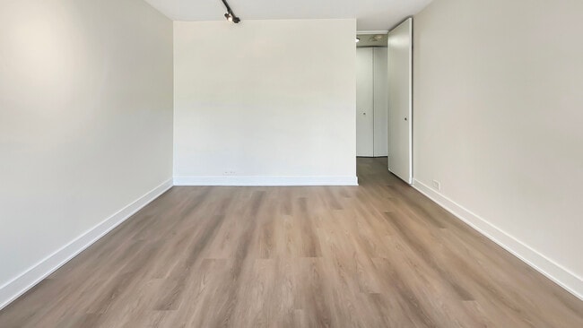 Building Photo - 405 N Wabash Ave