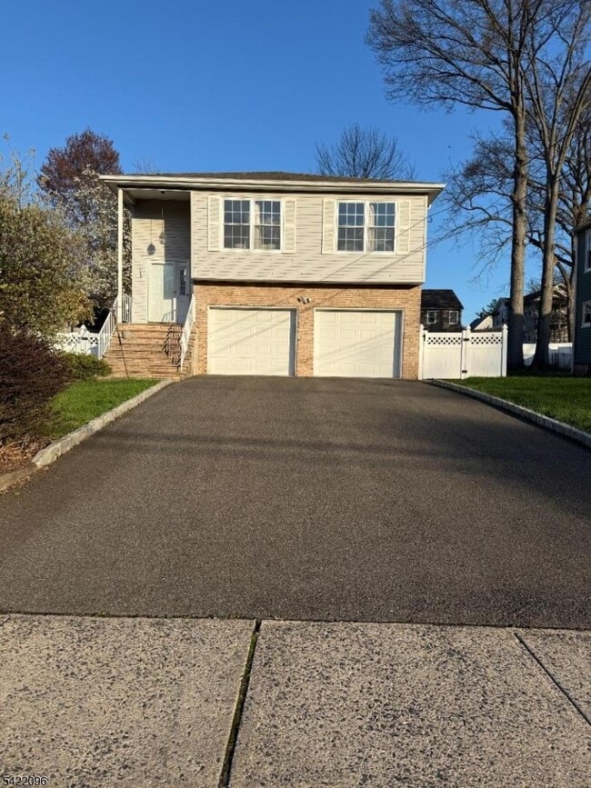 Building Photo - 518 Downer St