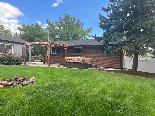 Building Photo - Beautiful 2 Bedroom + 2 Bonus Rooms, 3 Bat...