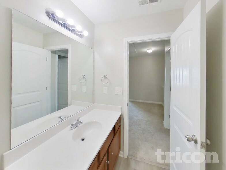 Building Photo - 224 Dellwood Dr