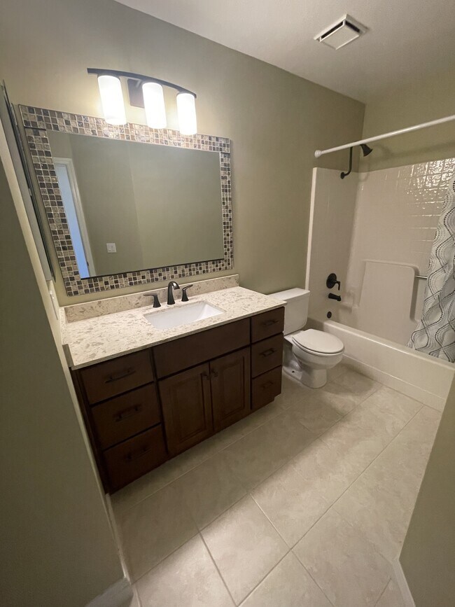 Building Photo - 7216 Roxanne Ln