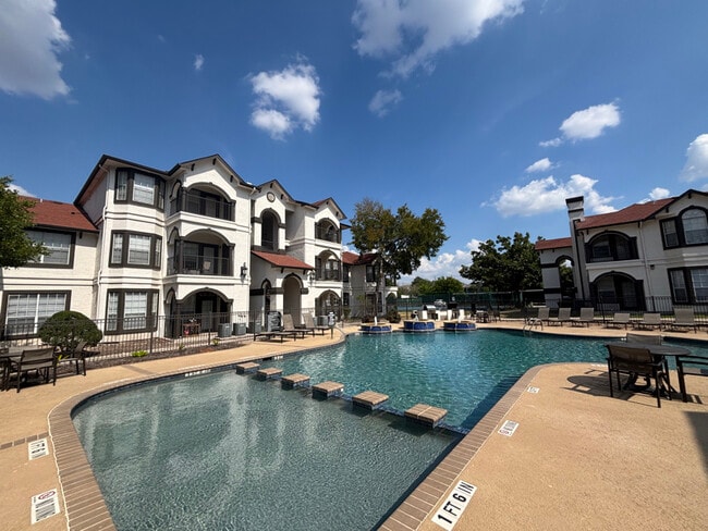 Building Photo - 1011 Wonder World Dr