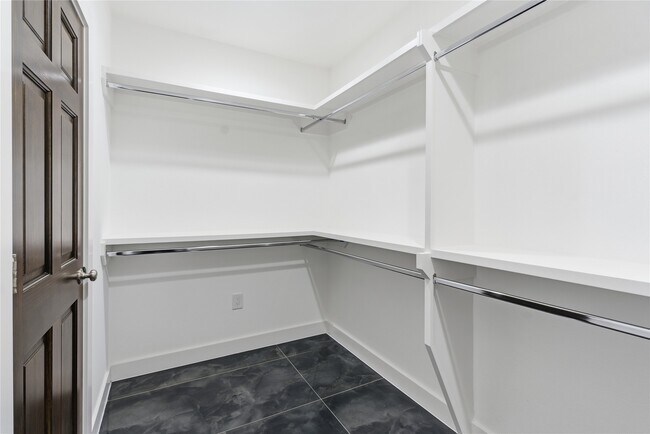 Building Photo - 430 N Hutcheson St