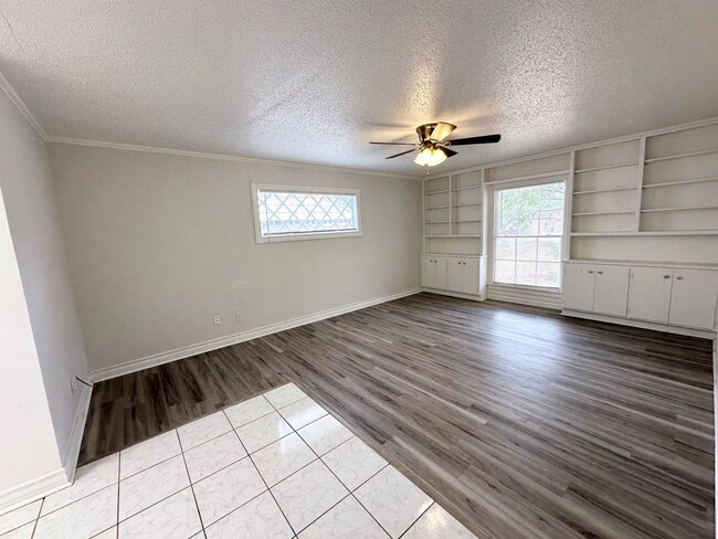 Building Photo - 3 Bed 2 Bath Located In The Heart Of Midland