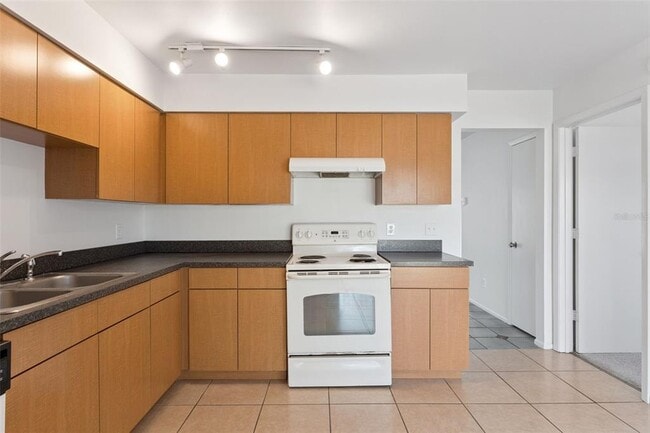 Building Photo - 8137 Parrot Dr