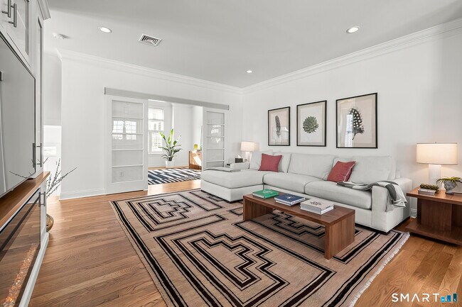 Building Photo - 35 Moorland Dr