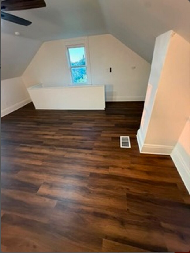 Building Photo - 2035 Wesmont Ave