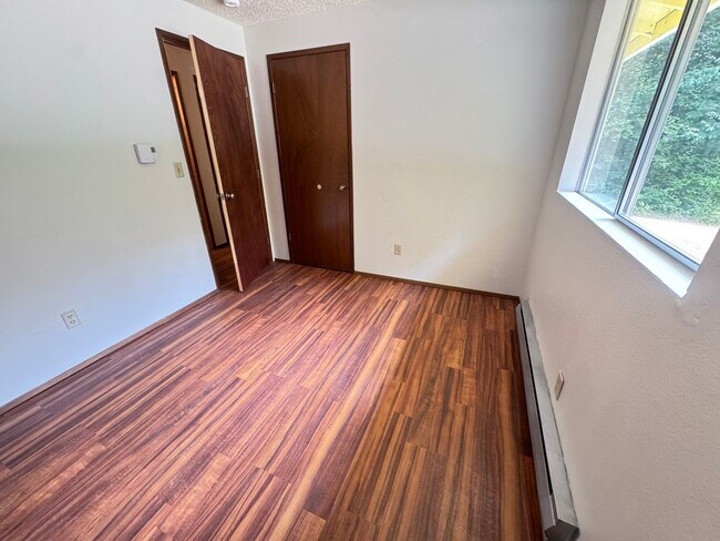 Building Photo - 3 Bed/1 Bath +Garage & Shop, Marblemount