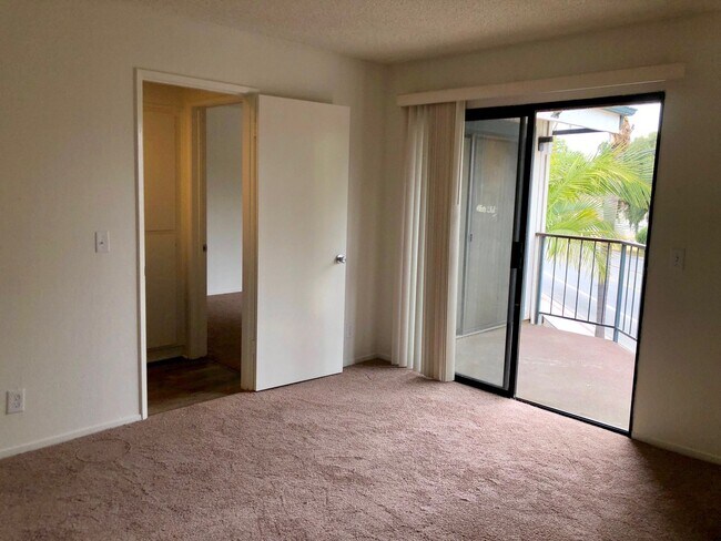 Building Photo - West Ventura Apartment
