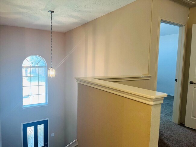 Building Photo - 2115 Vermillion Oak St