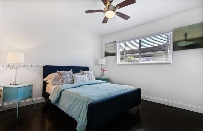 Building Photo - 14121 S Biscayne River Dr