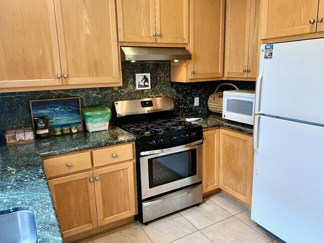 Building Photo - 1224 Sacramento St