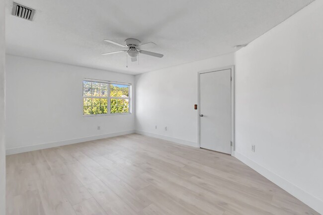 Building Photo - Boca Raton Modern Comfort Meets Florida Ch...