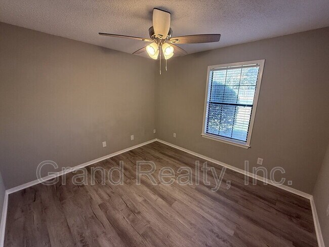 Building Photo - 3965 Deerwood Cir