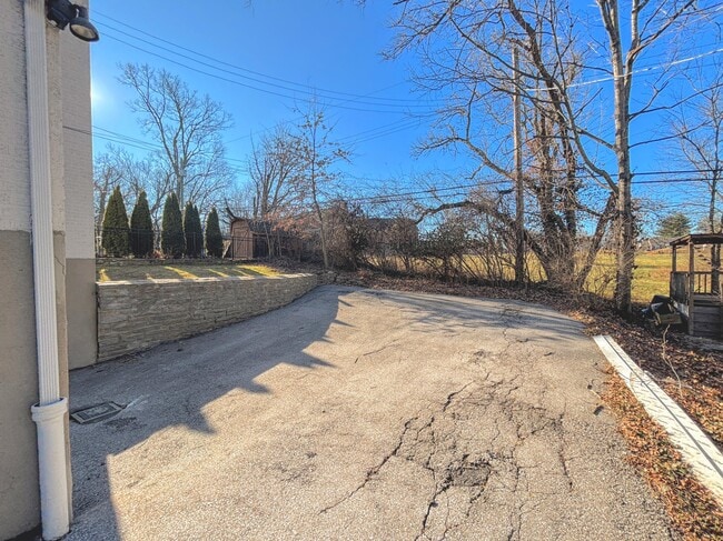 Building Photo - 27 Sunnymede Dr